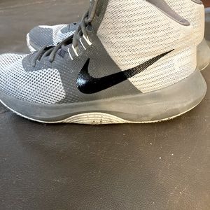 Worn 3 times . Once to a wedding.. once to a birthday and then for a interview